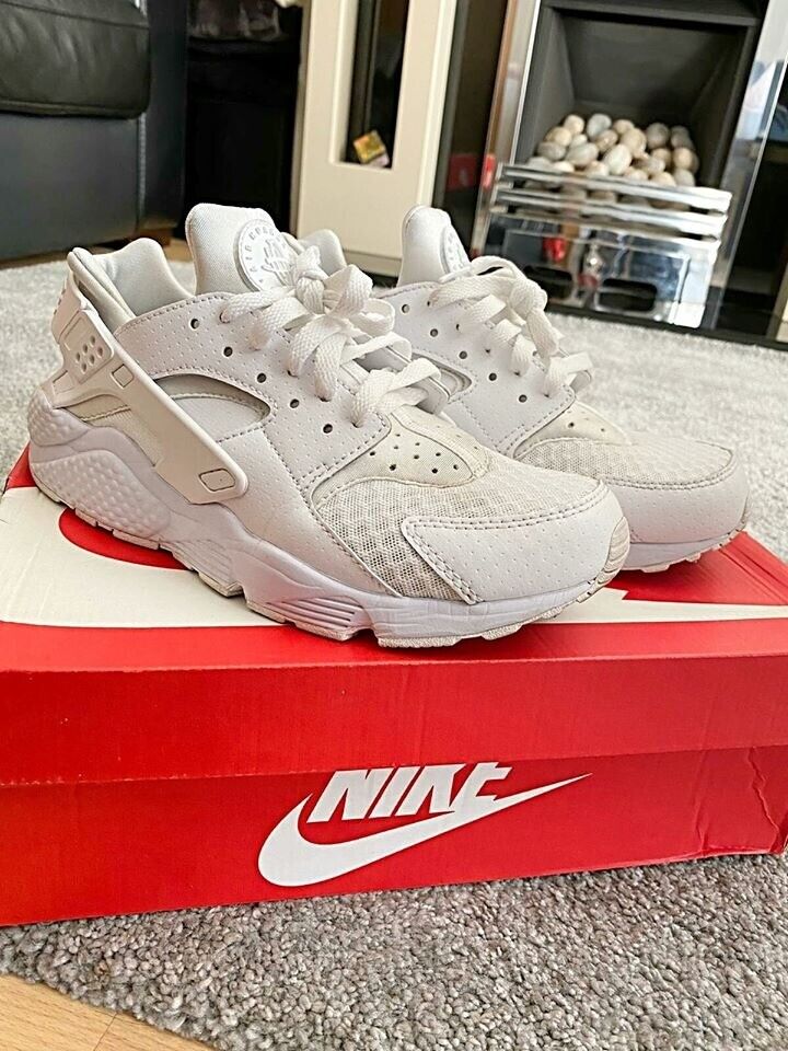 nike air huarache triple white